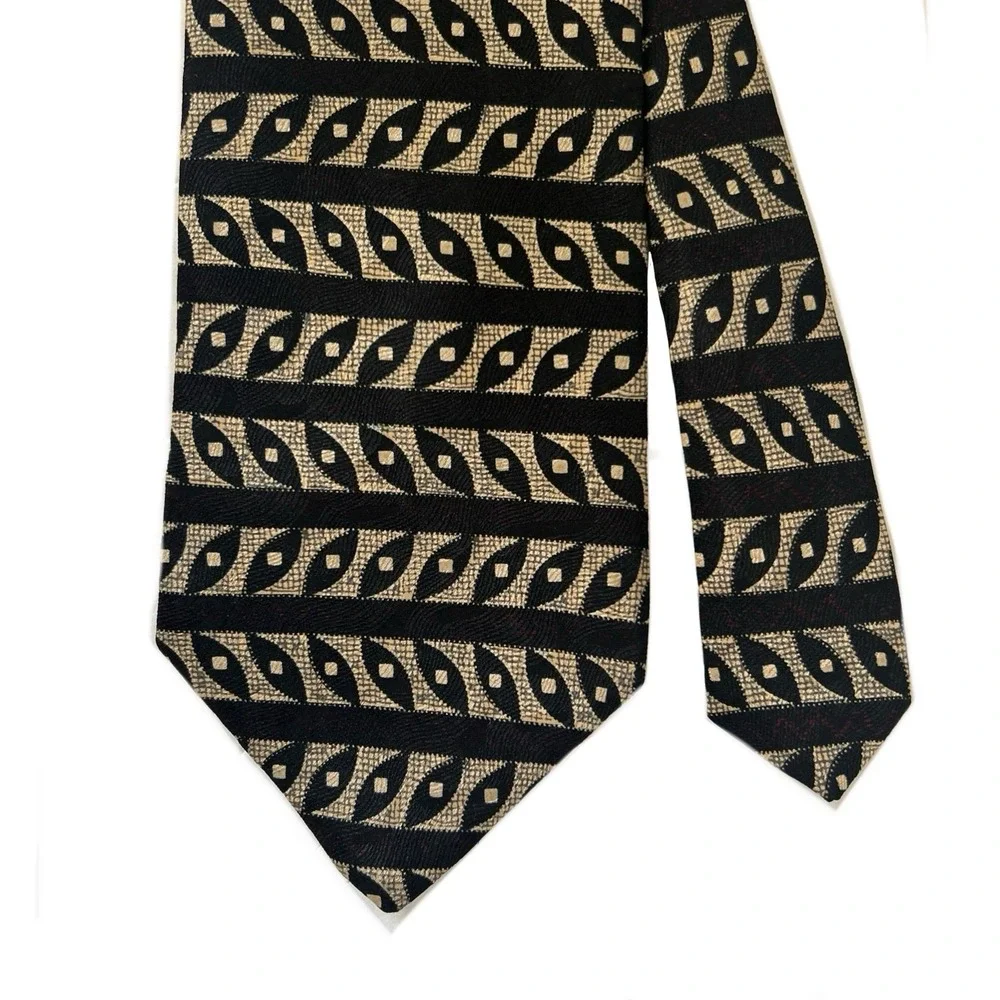 Boston Traders Men's Silk Necktie Black Beige Geometric Pattern Made in USA 58x4